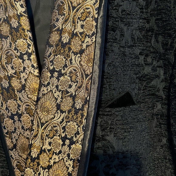 Mochee Custom Tuxedo Jacket - Picture 5 of 6